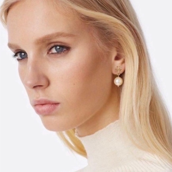 Tory Burch Authentic NWT RARE Luxury Minimalist Wedding logo pearl drop earrings - Picture 6 of 17